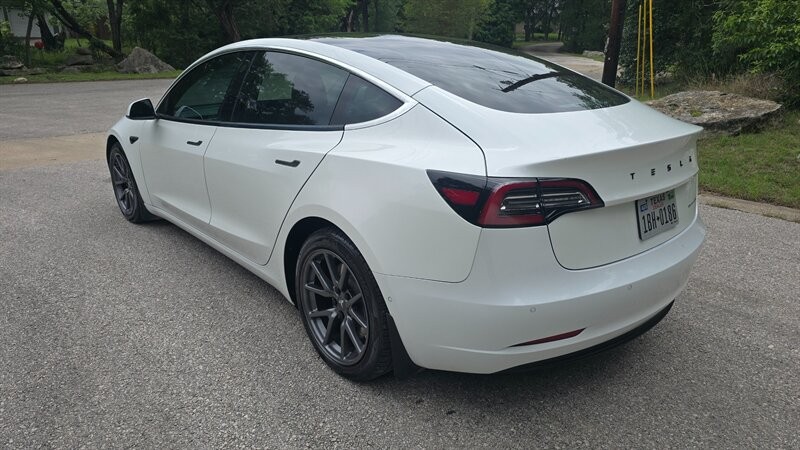 Tesla Model 3 Vehicle Image 3