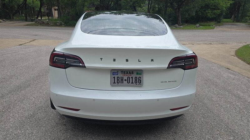 Tesla Model 3 Vehicle Image 4