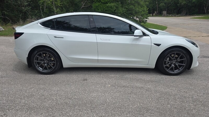 Tesla Model 3 Vehicle Image 6