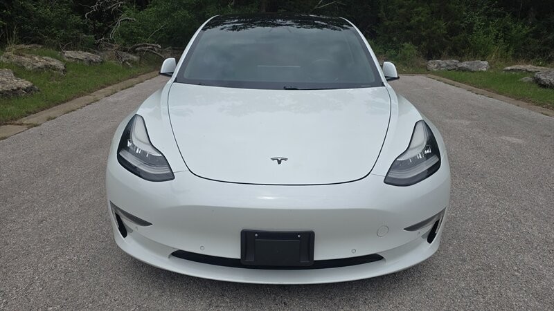 Tesla Model 3 Vehicle Image 8