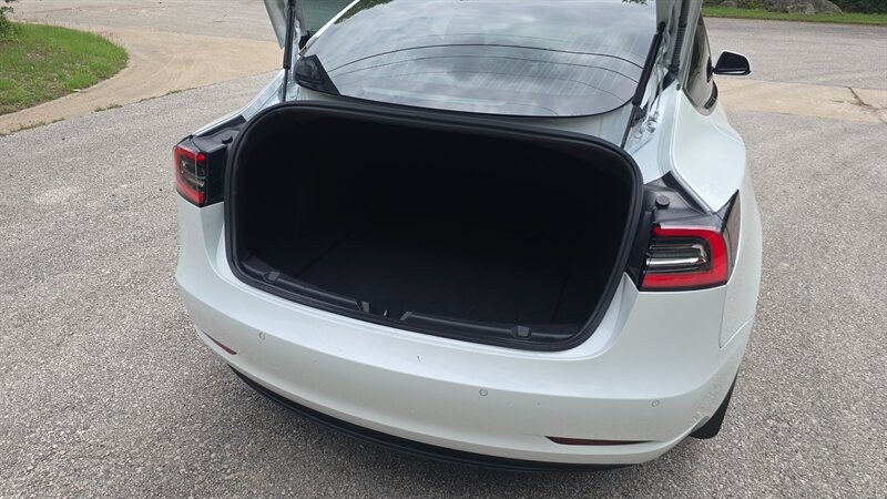 Tesla Model 3 Vehicle Image 9