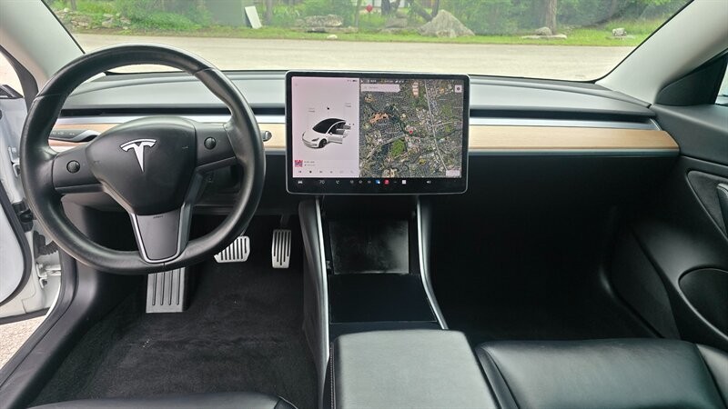 Tesla Model 3 Vehicle Image 13