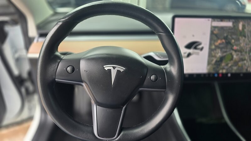 Tesla Model 3 Vehicle Image 15