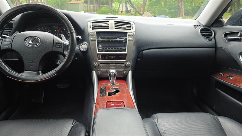 Lexus IS 250 Vehicle Image 12