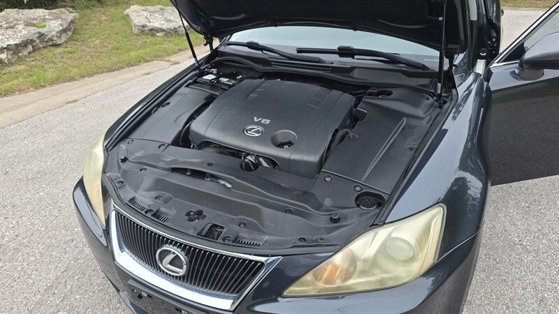 Lexus IS 250 Vehicle Image 14