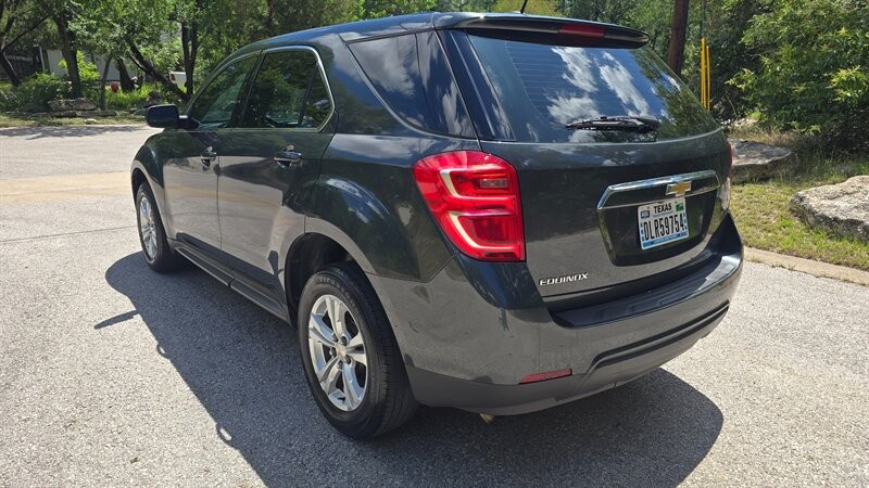 Chevrolet Equinox LS Vehicle Image 3
