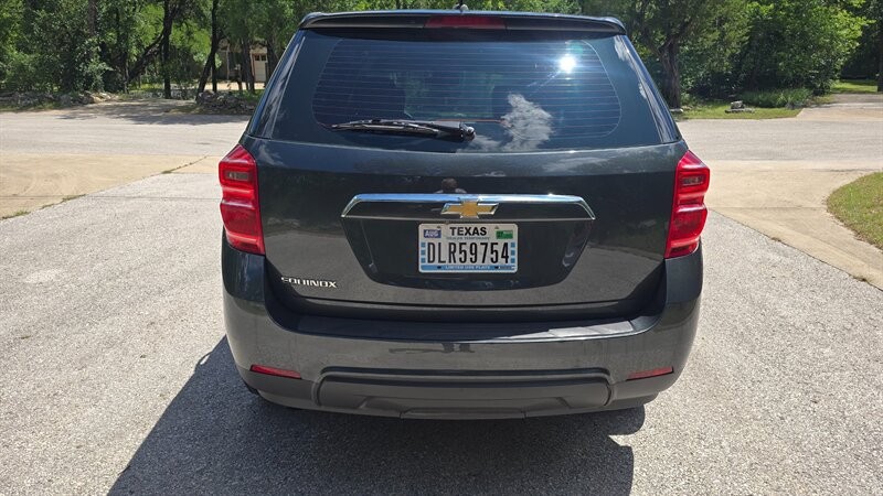 Chevrolet Equinox LS Vehicle Image 4
