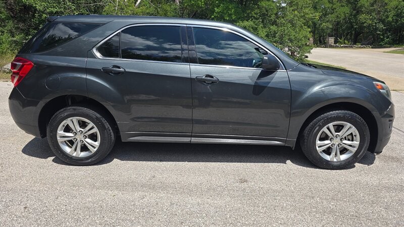 Chevrolet Equinox LS Vehicle Image 6