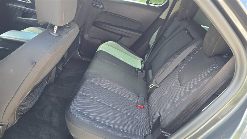 Chevrolet Equinox LS Vehicle Image 10