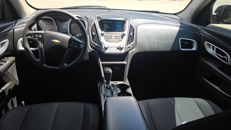 Chevrolet Equinox LS Vehicle Image 11