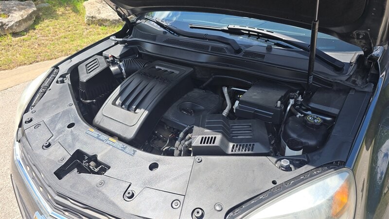 Chevrolet Equinox LS Vehicle Image 13