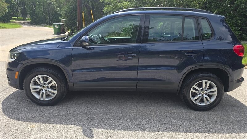 Volkswagen Tiguan Vehicle Image 2