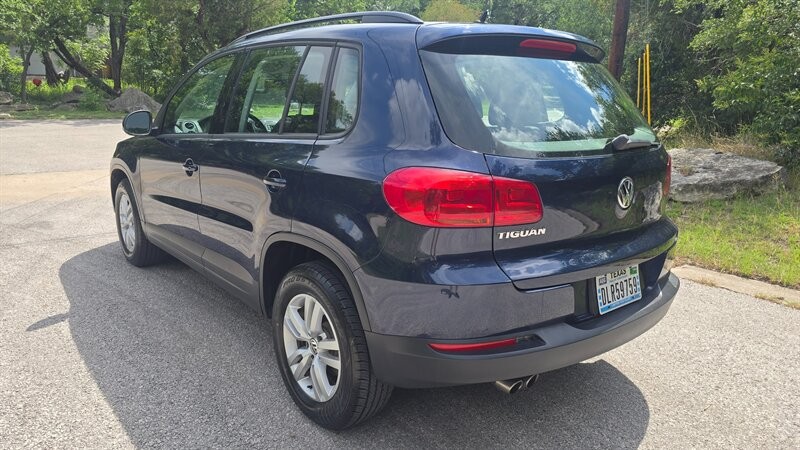Volkswagen Tiguan Vehicle Image 3