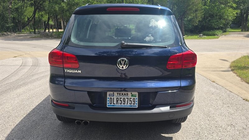 Volkswagen Tiguan Vehicle Image 4
