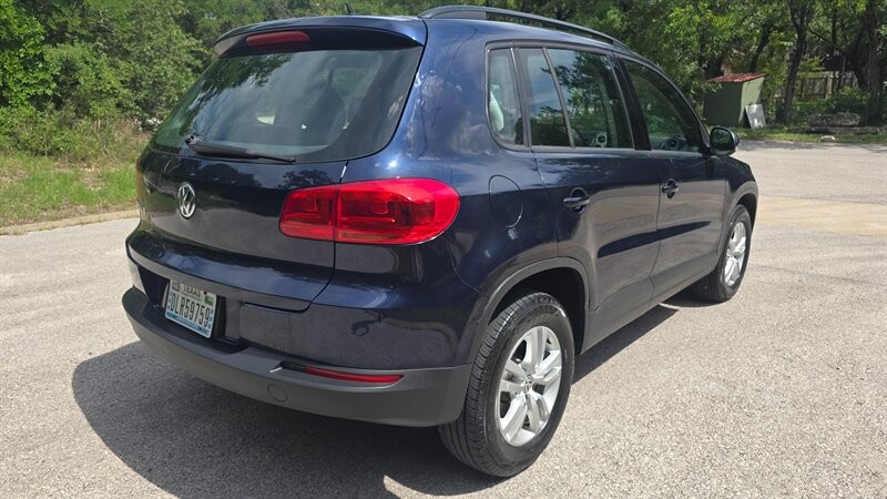 Volkswagen Tiguan Vehicle Image 5