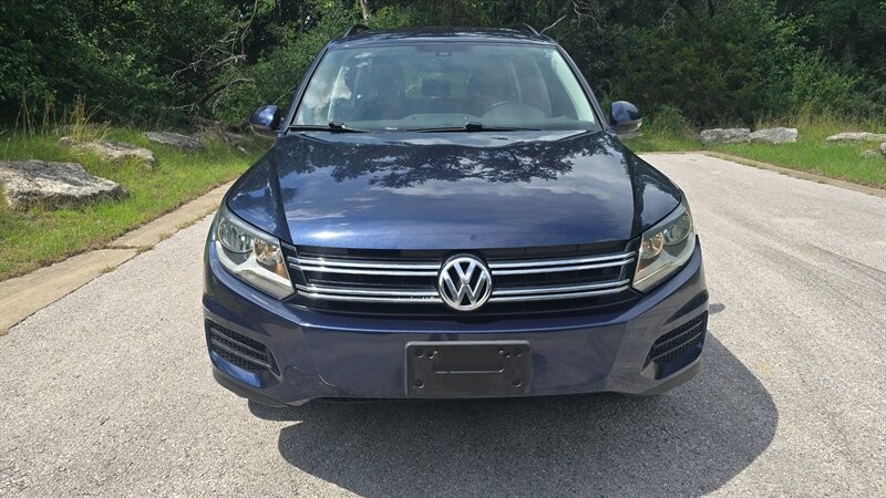 Volkswagen Tiguan Vehicle Image 8