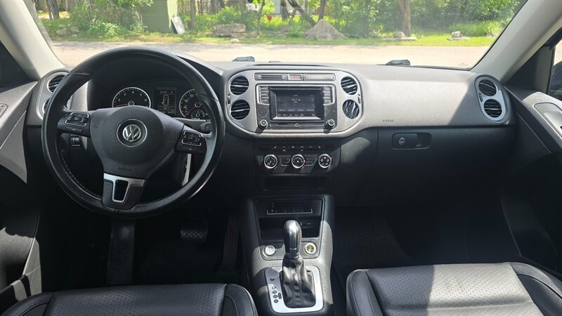 Volkswagen Tiguan Vehicle Image 11