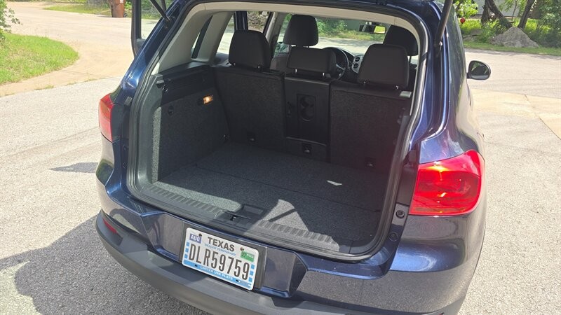 Volkswagen Tiguan Vehicle Image 12
