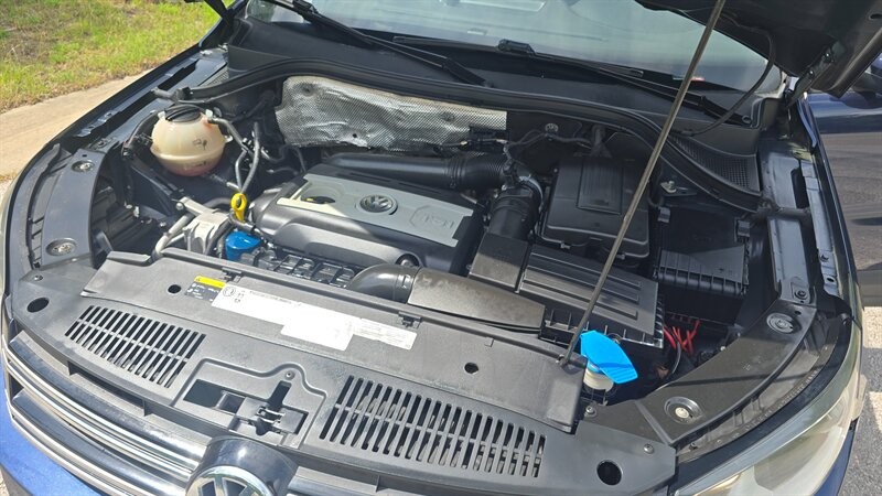 Volkswagen Tiguan Vehicle Image 13