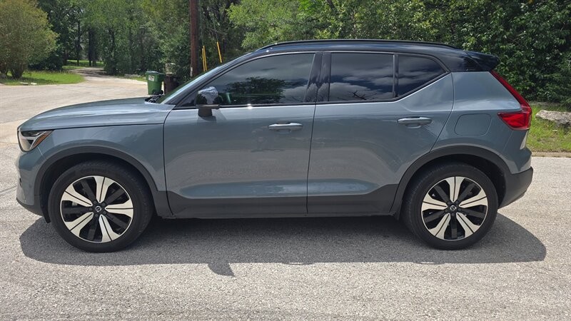 Volvo XC40 Recharge Pure Electric Vehicle Image 2