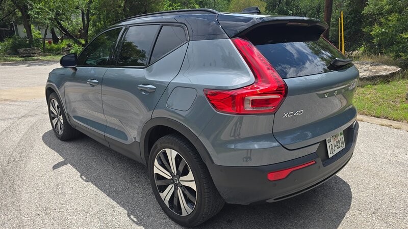 Volvo XC40 Recharge Pure Electric Vehicle Image 3