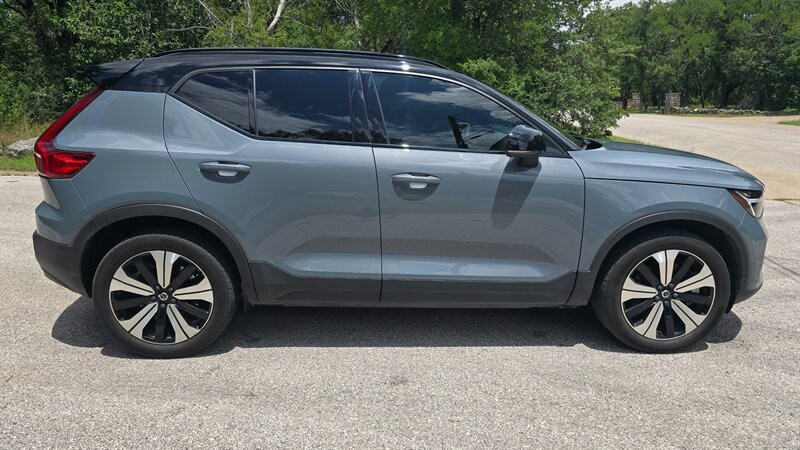 Volvo XC40 Recharge Pure Electric Vehicle Image 6