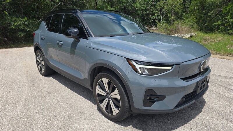 Volvo XC40 Recharge Pure Electric Vehicle Image 7