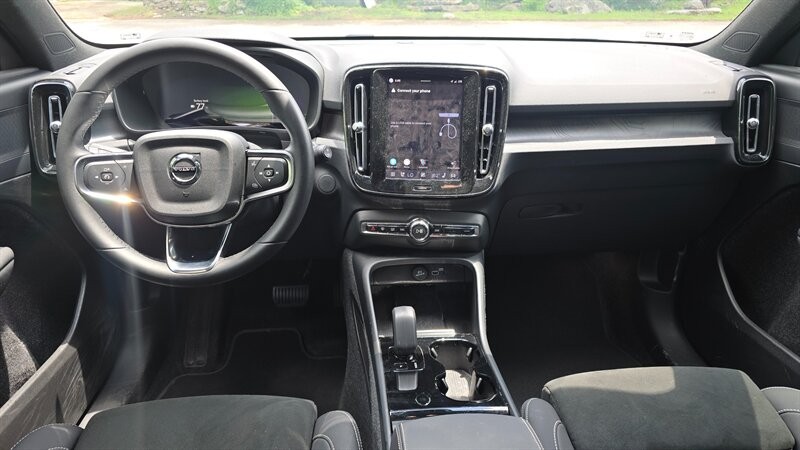 Volvo XC40 Recharge Pure Electric Vehicle Image 11