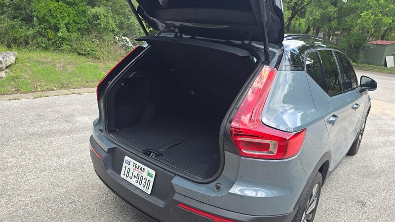 Volvo XC40 Recharge Pure Electric Vehicle Image 12