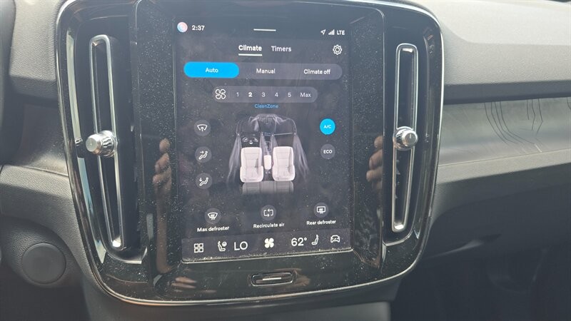 Volvo XC40 Recharge Pure Electric Vehicle Image 15
