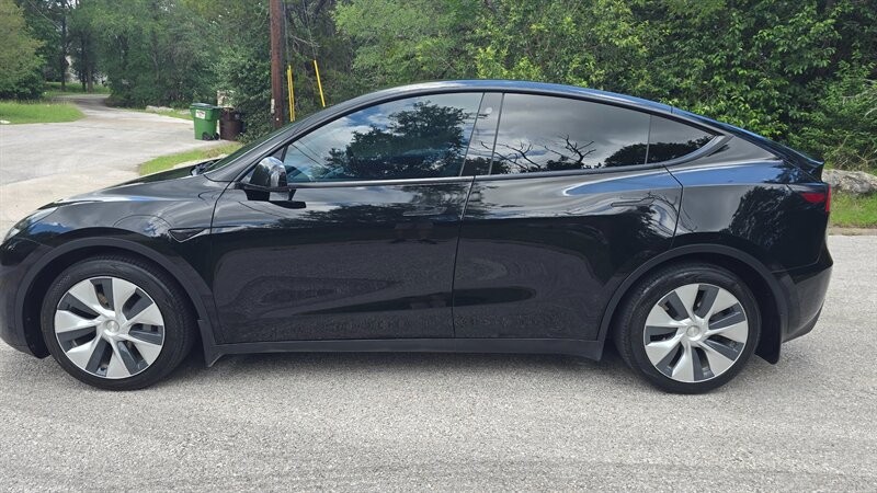 Tesla Model Y Vehicle Image 2