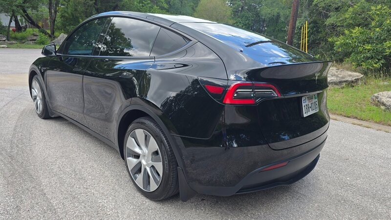 Tesla Model Y Vehicle Image 3
