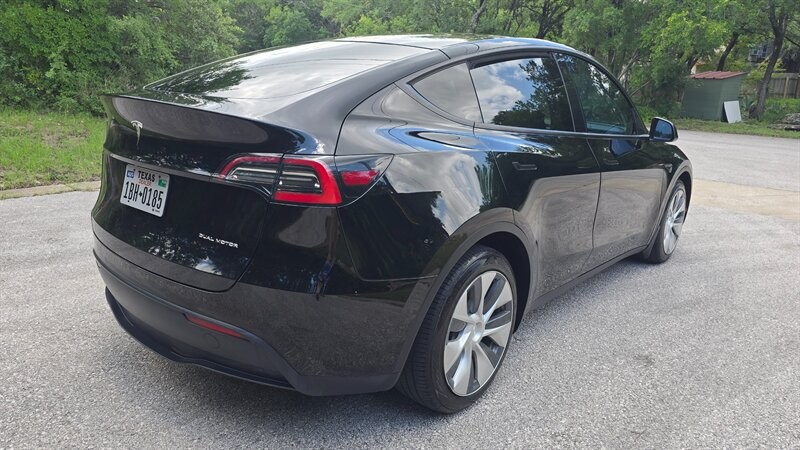 Tesla Model Y Vehicle Image 5