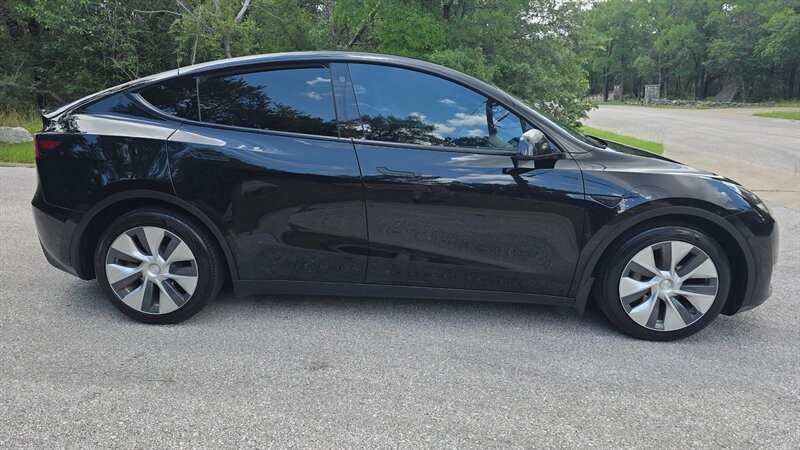 Tesla Model Y Vehicle Image 6