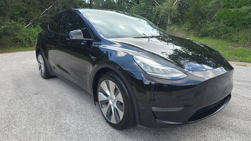 Tesla Model Y Vehicle Image 7