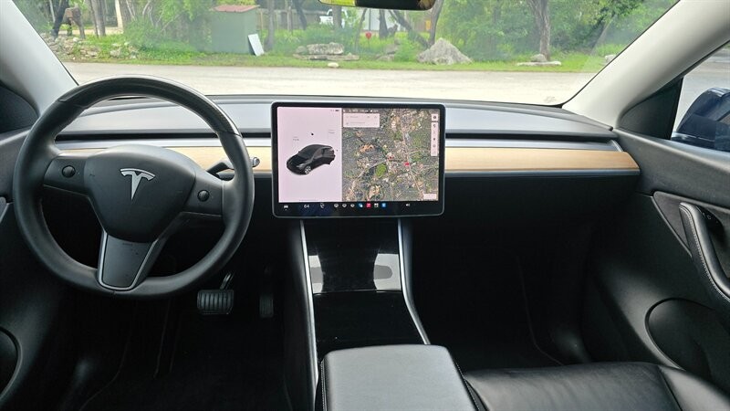 Tesla Model Y Vehicle Image 11