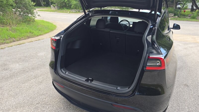 Tesla Model Y Vehicle Image 12