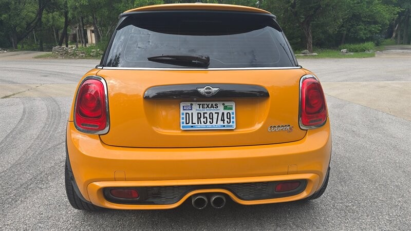 MINI Cooper Hardtop Vehicle Image 4