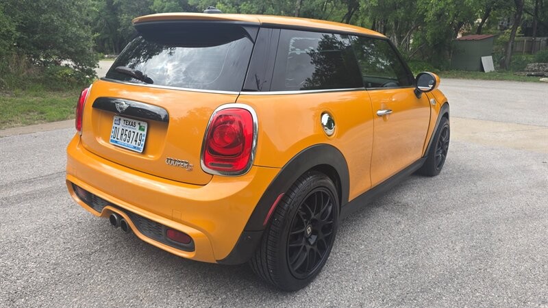 MINI Cooper Hardtop Vehicle Image 5