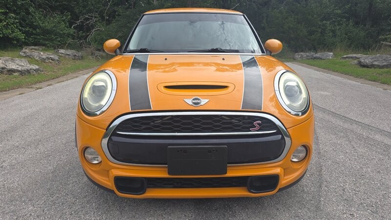 MINI Cooper Hardtop Vehicle Image 8