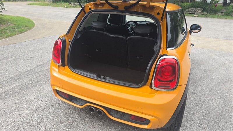 MINI Cooper Hardtop Vehicle Image 11
