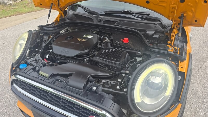 MINI Cooper Hardtop Vehicle Image 12