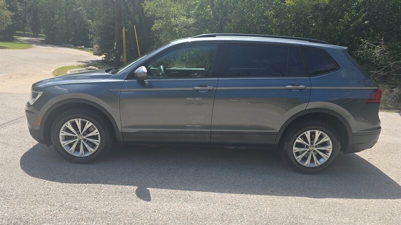 Volkswagen Tiguan Vehicle Image 2