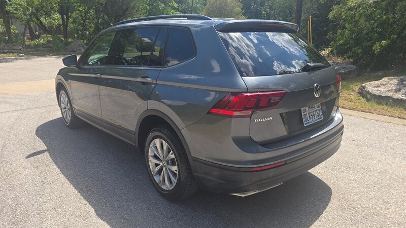 Volkswagen Tiguan Vehicle Image 3