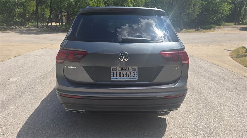 Volkswagen Tiguan Vehicle Image 4
