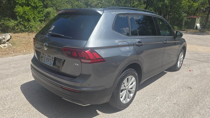 Volkswagen Tiguan Vehicle Image 5