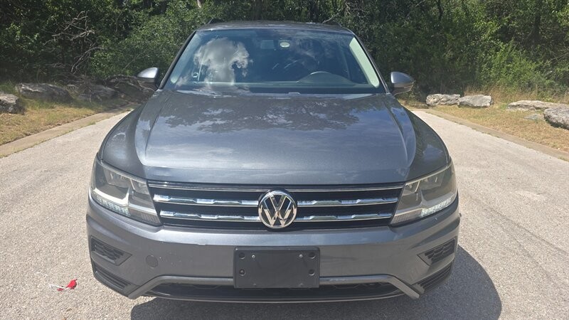 Volkswagen Tiguan Vehicle Image 8