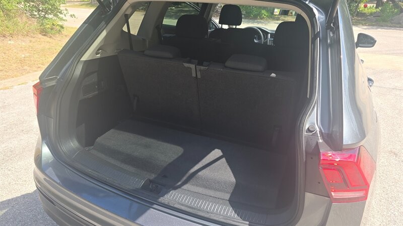 Volkswagen Tiguan Vehicle Image 11