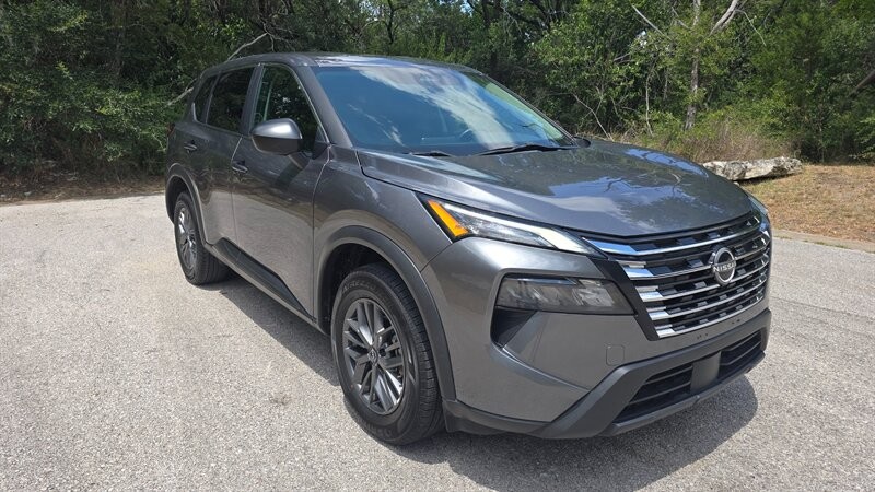 Nissan Rogue Vehicle Image 7