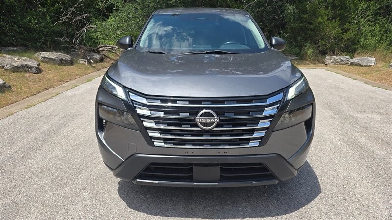 Nissan Rogue Vehicle Image 8